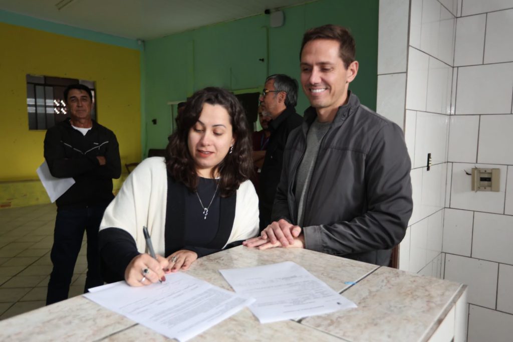 ASSINATURA ORDEM DE SERVICO – ARMAZEM DA FAMILIA – PONTAL – FOTO CLOVIS SANTOS (9)