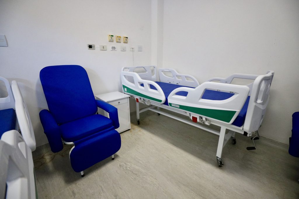 CAMAS E CADEIRAS HOSPITALARES – FOTO PREFEITURA DE ANTONINA (2)