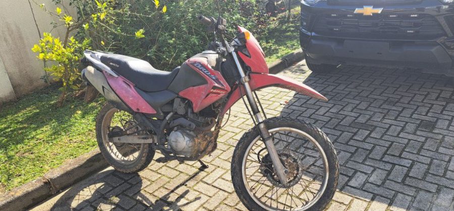 Moto furtada recuperada