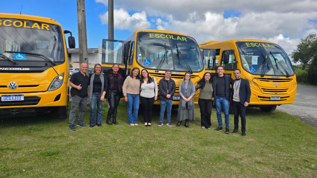 ONIBUS ESCOLAR – FOTO PREFEITURA DE PONTAL DO PARANA (1)