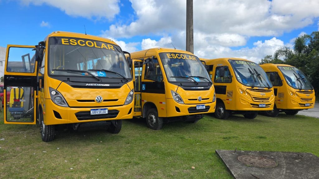 ONIBUS ESCOLAR – FOTO PREFEITURA DE PONTAL DO PARANA (2)