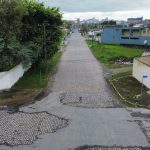 Rua Soares Gomes, entre a R Xavier da Silva e Av Coronel José Lobo. Foto JB Litoral