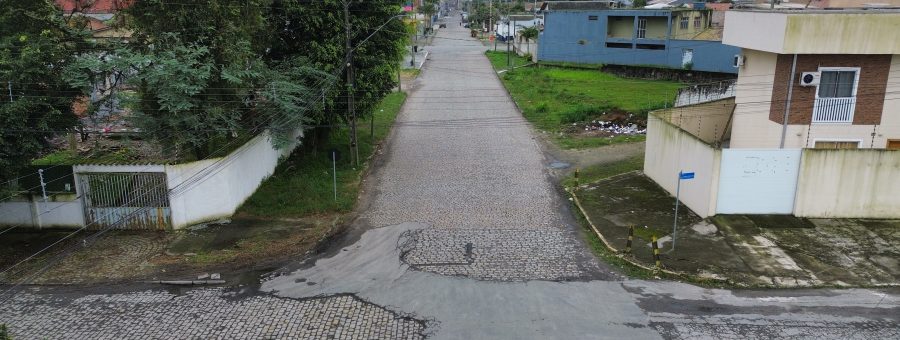 Rua Soares Gomes, entre a R Xavier da Silva e Av Coronel José Lobo. Foto JB Litoral